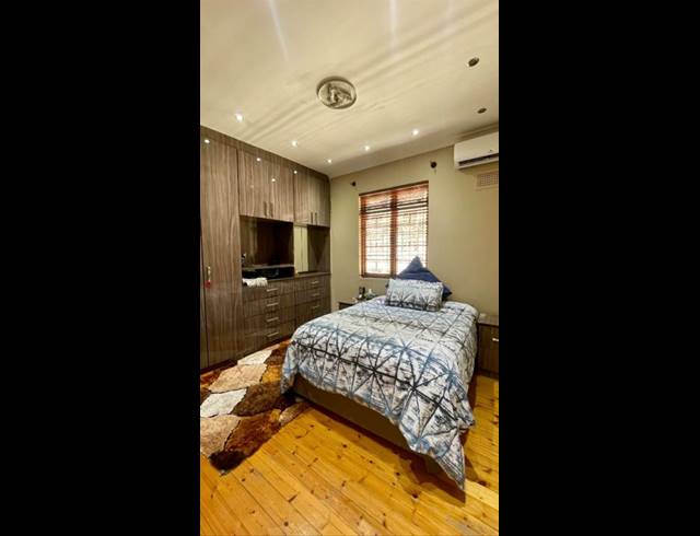 3 BEDROOM HOUSE FOR SALE IN SYDENHAM